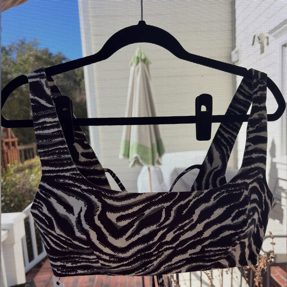 Matthew Bruch
Printed Square Neckline Crop Top